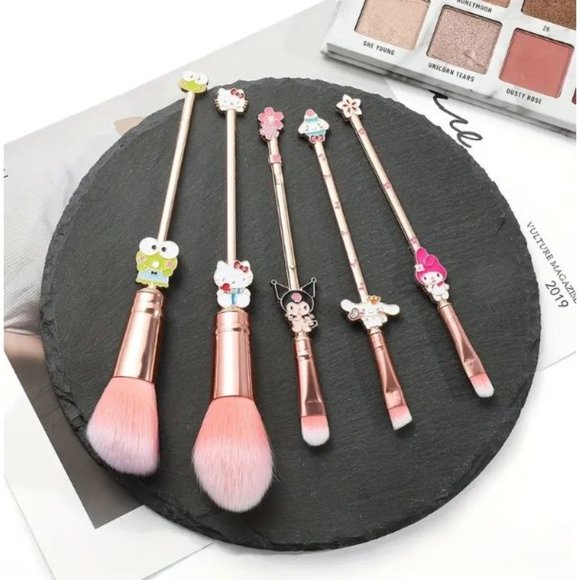 NEW! 5pcs Hello Kitty and Friends Makeup Brush w/ Metal Handles & Travel Case! - Picture 3 of 4